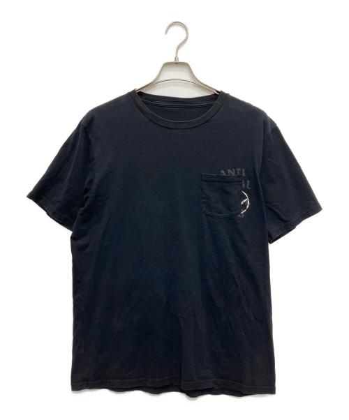 anti social social CLUB（アンチソーシャルソーシャルクラブ）anti social social CLUB (アンチソーシャルソーシャルクラブ) FRAGMENT DESIGN (フラグメントデザイン) コラボポケットTシャツ ブラック サイズ:XLの古着・服飾アイテム