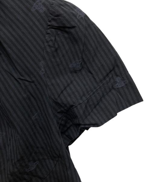 Vivienne Westwood RED LABEL（ヴィヴィアンウエストウッドレッドレーベル）Vivienne Westwood RED LABEL (ヴィヴィアンウエストウッドレッドレーベル) オーブ刺繍ストライプブラウス ブラック サイズ:1の古着・服飾アイテム