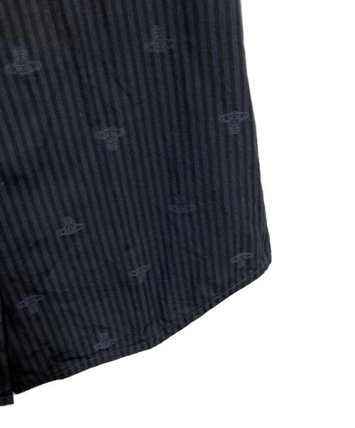 Vivienne Westwood RED LABEL（ヴィヴィアンウエストウッドレッドレーベル）Vivienne Westwood RED LABEL (ヴィヴィアンウエストウッドレッドレーベル) オーブ刺繍ストライプブラウス ブラック サイズ:1の古着・服飾アイテム