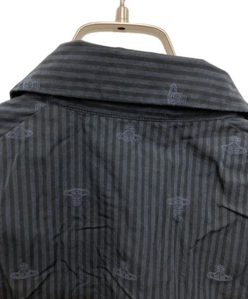 Vivienne Westwood RED LABEL（ヴィヴィアンウエストウッドレッドレーベル）Vivienne Westwood RED LABEL (ヴィヴィアンウエストウッドレッドレーベル) オーブ刺繍ストライプブラウス ブラック サイズ:1の古着・服飾アイテム