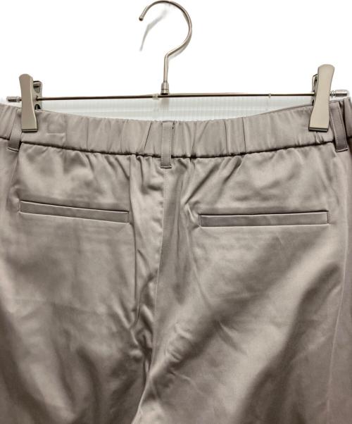 UNTITLED（アンタイトル）UNTITLED (アンタイトル) サテンテーパードパンツ ブラウン サイズ:L 未使用品の古着・服飾アイテム