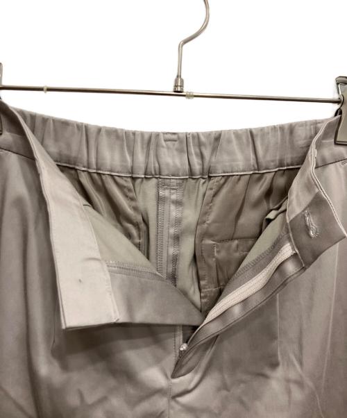 UNTITLED（アンタイトル）UNTITLED (アンタイトル) サテンテーパードパンツ ブラウン サイズ:L 未使用品の古着・服飾アイテム