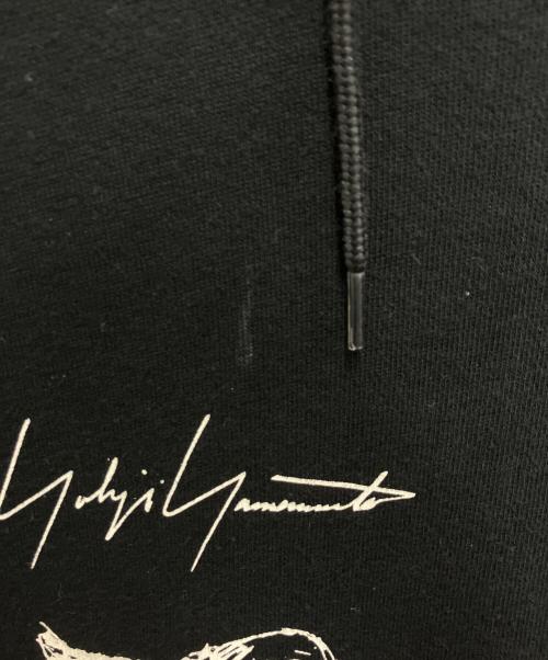 Yohji Yamamoto pour homme（ヨウジヤマモト プールオム）Yohji Yamamoto pour homme (ヨウジヤマモト プールオム) New Era (ニューエラ) Yuuka Asakura DRAWING PRINT SWEAT PULLOVER HOODIE ブラック サイズ:Mの古着・服飾アイテム