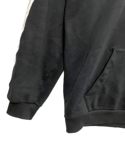 Y's（ワイズ）Y's (ワイズ) adidas (アディダス) Back Flower Print 3-Stripe Pullover Hoodie ブラック サイズ:Lの古着・服飾アイテム