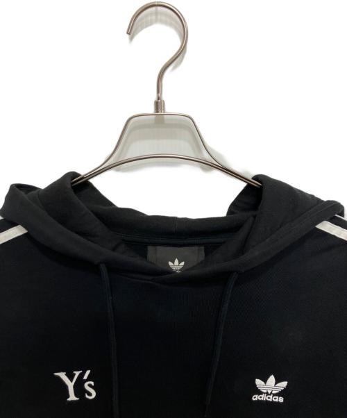 Y's（ワイズ）Y's (ワイズ) adidas (アディダス) Back Flower Print 3-Stripe Pullover Hoodie ブラック サイズ:Lの古着・服飾アイテム