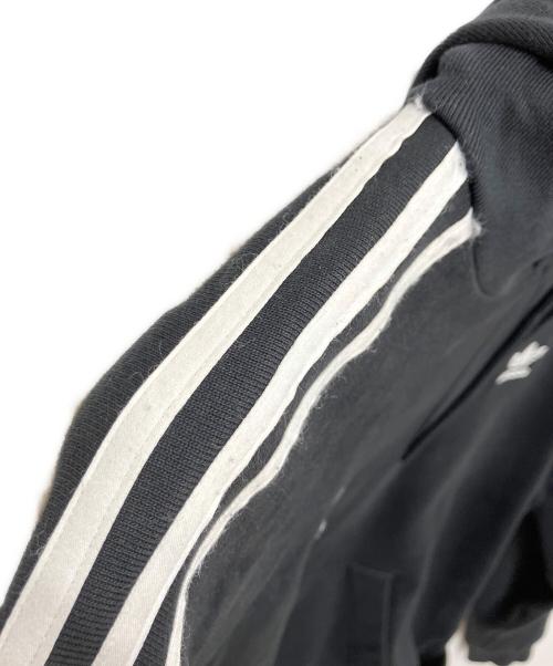 Y's（ワイズ）Y's (ワイズ) adidas (アディダス) Back Flower Print 3-Stripe Pullover Hoodie ブラック サイズ:Lの古着・服飾アイテム