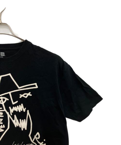 Yohji Yamamoto pour homme（ヨウジヤマモト プールオム）Yohji Yamamoto pour homme (ヨウジヤマモト プールオム) New Era (ニューエラ) グラフィックTシャツ ブラック サイズ:XLの古着・服飾アイテム