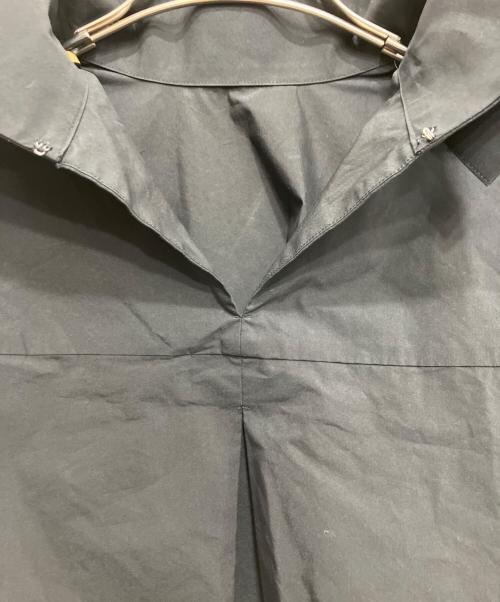 RIM.ARK（リムアーク）RIM.ARK (リムアーク) フォールデッドネックタックブラウス ブラック サイズ:36の古着・服飾アイテム