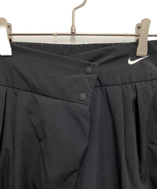 NIKE（ナイキ）NIKE (ナイキ) アシンメトリカルウエストパンツ ブラック サイズ:Sの古着・服飾アイテム