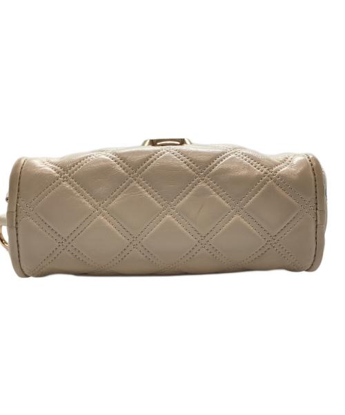 MARC JACOBS（マークジェイコブス）MARC JACOBS (マークジェイコブス) THE QUILTED SOFTSHOT ベージュの古着・服飾アイテム