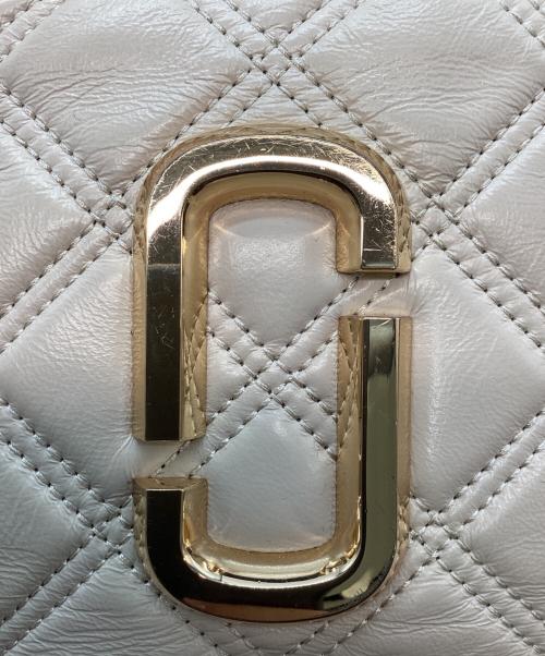 MARC JACOBS（マークジェイコブス）MARC JACOBS (マークジェイコブス) THE QUILTED SOFTSHOT ベージュの古着・服飾アイテム