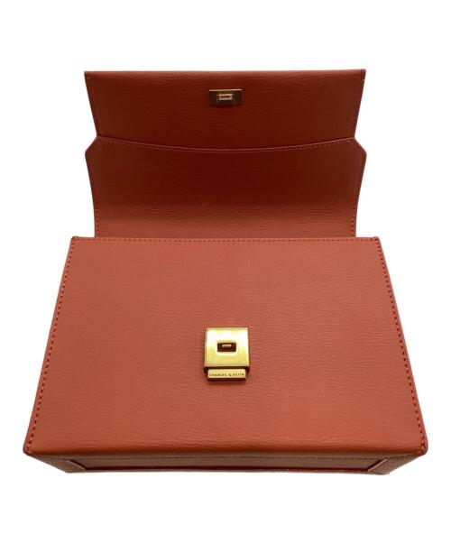 CHARLES & KEITH（チャールズアンドキース）CHARLES & KEITH (チャールズアンドキース) フロントフラップ チェーンハンドルクロスボディバッグ ブラウンの古着・服飾アイテム