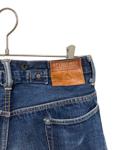 ATLAST & CO（アットラスト）ATLAST & CO (アットラスト) デニムパンツ インディゴ サイズ: 実寸76cm (W30)の古着・服飾アイテム