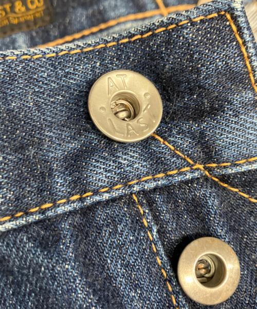 ATLAST & CO（アットラスト）ATLAST & CO (アットラスト) デニムパンツ インディゴ サイズ: 実寸76cm (W30)の古着・服飾アイテム