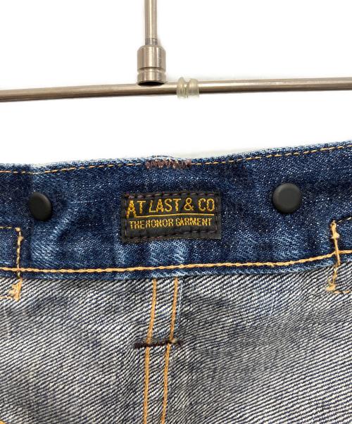 ATLAST & CO（アットラスト）ATLAST & CO (アットラスト) デニムパンツ インディゴ サイズ: 実寸76cm (W30)の古着・服飾アイテム