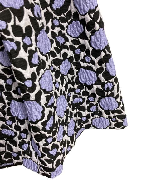 TO BE CHIC（トゥービーシック）TO BE CHIC (トゥービーシック) フラワージャガードスカート ブルー×ブラック サイズ:40の古着・服飾アイテム