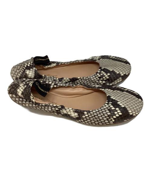 Gianvito Rossi（ジャンヴィト ロッシ）Gianvito Rossi (ジャンヴィト ロッシ) パイソンバレエパンプス グレー サイズ:SIZE37の古着・服飾アイテム