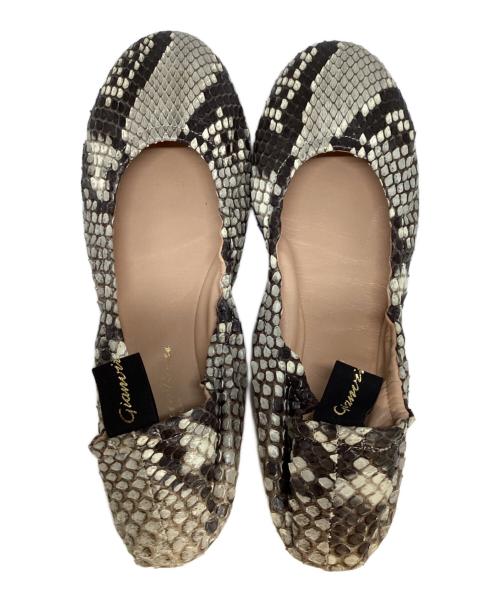 Gianvito Rossi（ジャンヴィト ロッシ）Gianvito Rossi (ジャンヴィト ロッシ) パイソンバレエパンプス グレー サイズ:SIZE37の古着・服飾アイテム