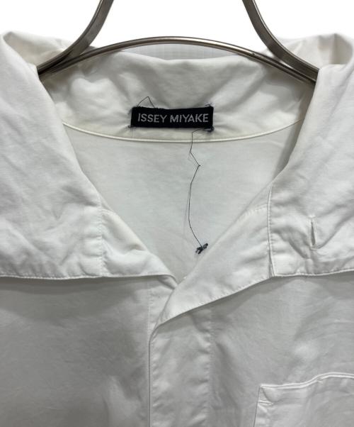 ISSEY MIYAKE（イッセイミヤケ）ISSEY MIYAKE (イッセイミヤケ) スタンドカラーシャツ ホワイト サイズ:Mの古着・服飾アイテム