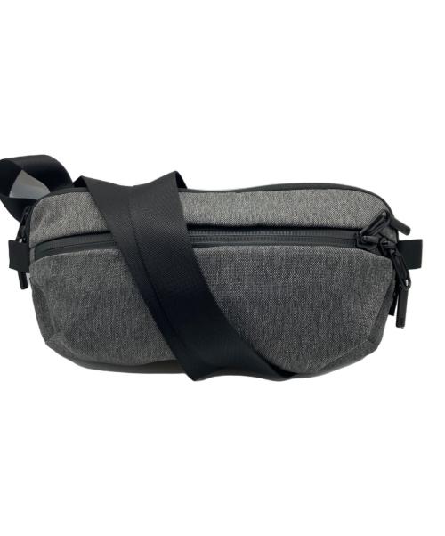AER（エアー）AER (エアー) Day Sling 2ウエストバッグ グレーの古着・服飾アイテム