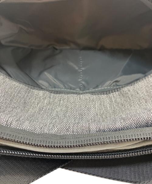 AER（エアー）AER (エアー) Day Sling 2ウエストバッグ グレーの古着・服飾アイテム