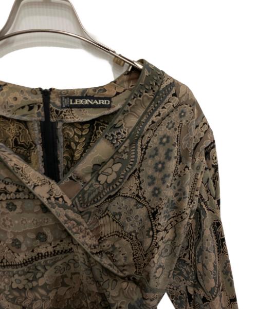 LEONARD FASHION（レオナールファッション）LEONARD FASHION (レオナールファッション) シルク総柄ワンピース ベージュ サイズ:11の古着・服飾アイテム
