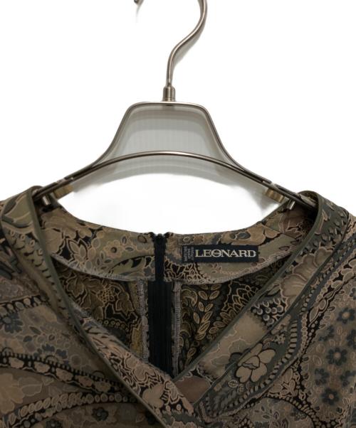 LEONARD FASHION（レオナールファッション）LEONARD FASHION (レオナールファッション) シルク総柄ワンピース ベージュ サイズ:11の古着・服飾アイテム