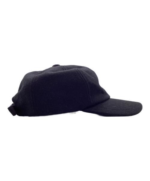 maison kitsune（メゾンキツネ）MAISON KITSUNE (メゾンキツネ) プロフィール フォックス ウール キャップ ブラック 未使用品の古着・服飾アイテム