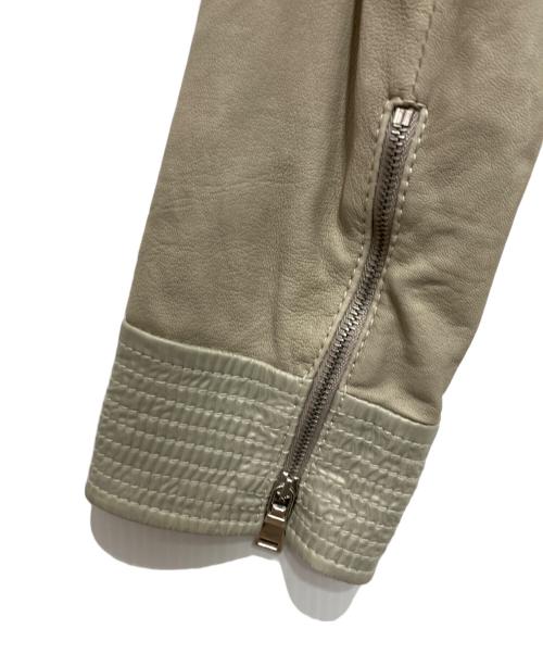 EMPORIO ARMANI（エンポリオ アルマーニ）EMPORIO ARMANI (エンポリオ アルマーニ) ラムレザーライダースジャケット ベージュ サイズ:36の古着・服飾アイテム