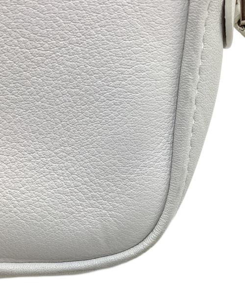 BALENCIAGA（バレンシアガ）BALENCIAGA (バレンシアガ) トライアングルクラッチバッグ ホワイトの古着・服飾アイテム