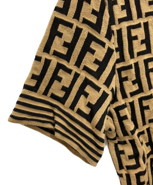 FENDI（フェンディ）FENDI (フェンディ) ズッカ柄半袖ニット ベージュ×ブラック サイズ:44の古着・服飾アイテム