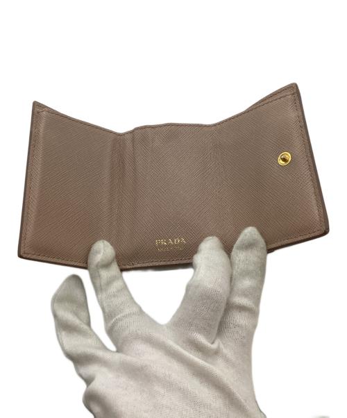 PRADA（プラダ）PRADA (プラダ) サフィアーノコンパクトウォレット ベージュの古着・服飾アイテム