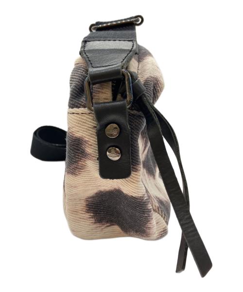 Vivienne Westwood（ヴィヴィアンウエストウッド）Vivienne Westwood (ヴィヴィアンウエストウッド) レオパード柄ショルダーバッグ ホワイト×ブラックの古着・服飾アイテム