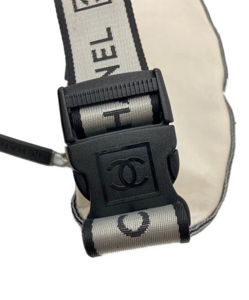 CHANEL（シャネル）CHANEL (シャネル) ココマーク ウエストポーチ ホワイト×ブラックの古着・服飾アイテム