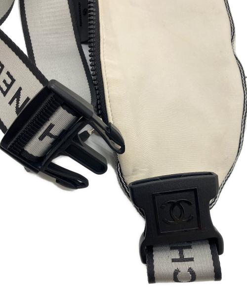 CHANEL（シャネル）CHANEL (シャネル) ココマーク ウエストポーチ ホワイト×ブラックの古着・服飾アイテム