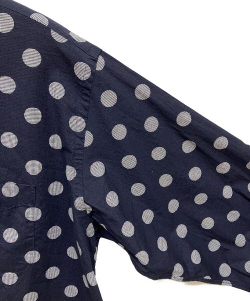 BEAMS PLUS（ビームスプラス）BEAMS PLUS (ビームスプラス) Button Down Over Print Classic Fit ネイビー×ホワイト サイズ:L 未使用品の古着・服飾アイテム