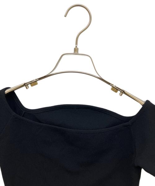 cygne（シーニュ）cygne (シーニュ) 半袖ニットオフショルトップス ブラック サイズ:1 未使用品の古着・服飾アイテム