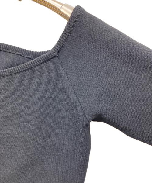 cygne（シーニュ）cygne (シーニュ) 半袖ニットオフショルトップス ブラック サイズ:1 未使用品の古着・服飾アイテム