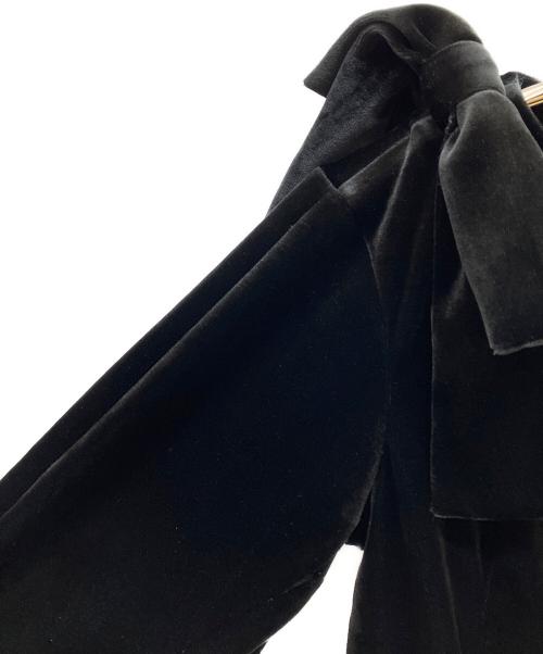 cygne（シーニュ）cygne (シーニュ) リボンショルダーベロアトップス ブラック サイズ:Free 未使用品の古着・服飾アイテム