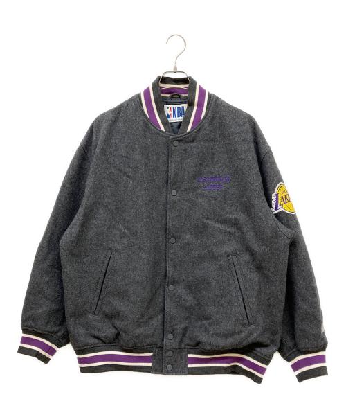 NBA（エヌビーエー）NBA (エヌビーエー) スタジャン グレー サイズ:Lの古着・服飾アイテム