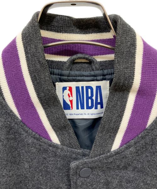 NBA（エヌビーエー）NBA (エヌビーエー) スタジャン グレー サイズ:Lの古着・服飾アイテム
