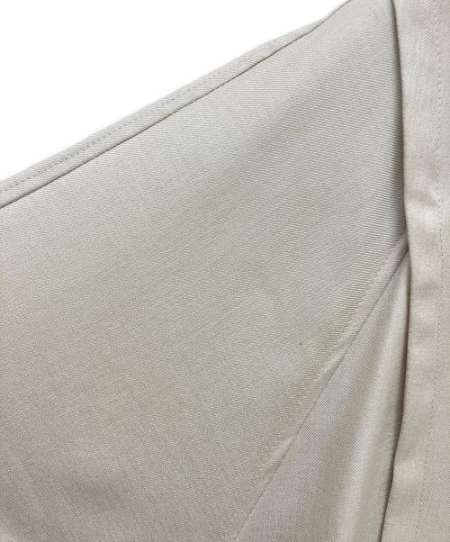ADORE（アドーア）ADORE (アドーア) ソフトラスターワンピース ベージュ サイズ:38の古着・服飾アイテム