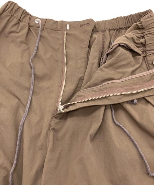 THE SHISHIKUI（シシクイ）THE SHISHIKUI (シシクイ) PARACHUTE PANTS ブラウン サイズ:SIZE Mの古着・服飾アイテム