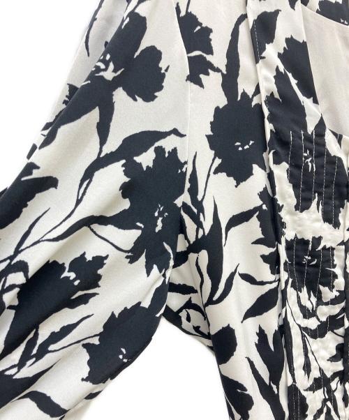 Snidel（スナイデル）Snidel (スナイデル) Sustainableフロッキープリントドレス ホワイト サイズ:SIZE Mの古着・服飾アイテム