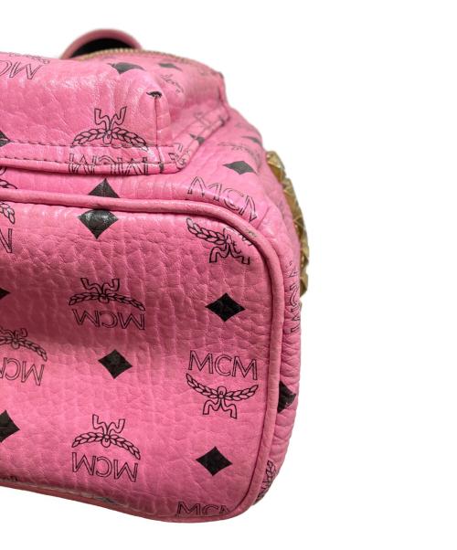 MCM（エムシーエム）MCM (エムシーエム) モノグラム スタッズバックパック ピンクの古着・服飾アイテム