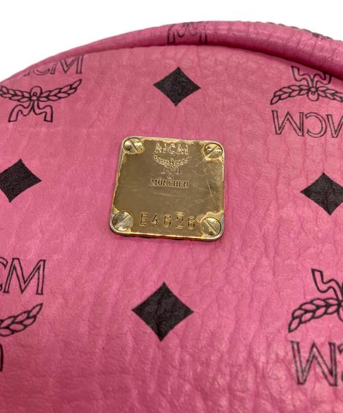 MCM（エムシーエム）MCM (エムシーエム) モノグラム スタッズバックパック ピンクの古着・服飾アイテム