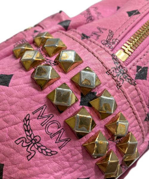 MCM（エムシーエム）MCM (エムシーエム) モノグラム スタッズバックパック ピンクの古着・服飾アイテム