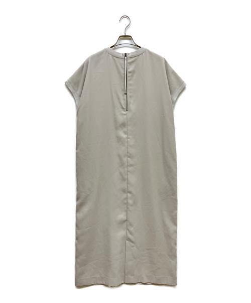 icB（アイシービー）icB (アイシービー) FluidBackSatin ワンピース ベージュ サイズ:SIZE 6の古着・服飾アイテム