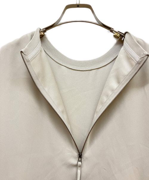 icB（アイシービー）icB (アイシービー) FluidBackSatin ワンピース ベージュ サイズ:SIZE 6の古着・服飾アイテム