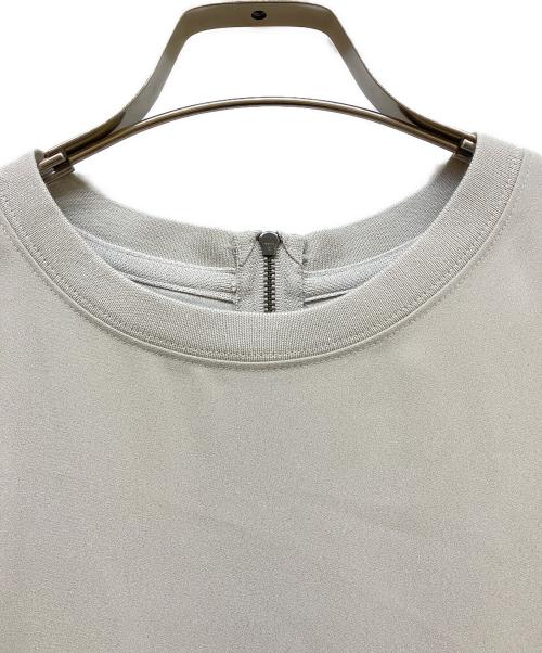 icB（アイシービー）icB (アイシービー) FluidBackSatin ワンピース ベージュ サイズ:SIZE 6の古着・服飾アイテム